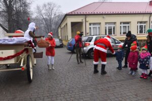 06.12.2021. Końskie. Wizyta Świętego Mikołaja w Przedszkolu numer 2 / Magdalena Galas-Klusek / Radio Kielce