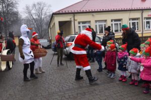 06.12.2021. Końskie. Wizyta Świętego Mikołaja w Przedszkolu numer 2 / Magdalena Galas-Klusek / Radio Kielce