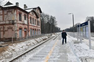 10.12.2021. Stąporków. Dworzec kolejowy / Magdalena Galas-Klusek / Radio Kielce