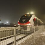 12.12.2021. Końskie. Stacja kolejowa. Odjazd pierwszego po 12 latach pociągu relacji Końskie-Łódź Chojny / Magdalena Galas-Klusek / Radio Kielce