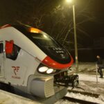 12.12.2021. Końskie. Stacja kolejowa. Odjazd pierwszego po 12 latach pociągu relacji Końskie-Łódź Chojny / Magdalena Galas-Klusek / Radio Kielce