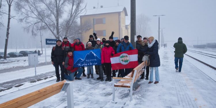 12.12.2021. Końskie. Wycieczka pociągiem do Tomaszowa Mazowieckiego organizowana przez konecki oddział PTTK / Magdalena Galas-Klusek / Radio Kielce