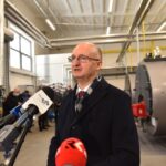 28.12.2021. Końskie. Uruchomienie nowych kotłów gazowych w koneckiej elektrociepłowni. Na zdjęciu: Piotr Wawrzyk - wiceminister spraw zagranicznych / Magdalena Galas-Klusek / Radio Kielce