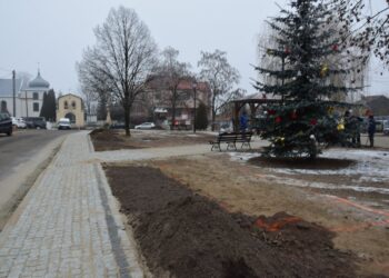 15.12.2021. Koprzywnica. Rynek / Grażyna Szlęzak-Wójcik / Radio Kielce