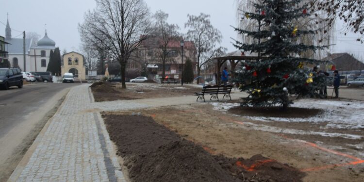 15.12.2021. Koprzywnica. Rynek / Grażyna Szlęzak-Wójcik / Radio Kielce