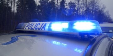 Dachowanie auta na łącznicy dwóch ważnych dróg