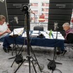 18.10.2021. Radio Kielce. Nagrania słuchowiska „Krew i żelazo”. Na zdjęciu (od lewej): Janusz Głogowski - aktor i Andrzej Cempura - aktor / Piotr Kwaśniewski / Radio Kielce