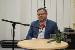 12.12.2021. Studio Polityczne Radia Kielce. Na zdjęciu: Andrzej Szejna - Nowa Lewica / Sebastian Kalwat / Radio Kielce