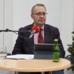 12.12.2021. Studio Polityczne Radia Kielce. Na zdjęciu: Krzysztof Sławiński - Platforma Obywatelska / Sebastian Kalwat / Radio Kielce