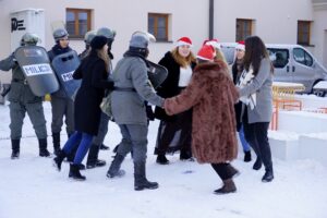 13.12.2021. Kielce. Inscenizacja stanu wojennego w Ośrodku Myśli Patriotycznej i Obywatelskiej / Piotr Kwaśniewski / Radio Kielce