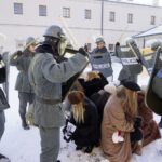 13.12.2021. Kielce. Inscenizacja stanu wojennego w Ośrodku Myśli Patriotycznej i Obywatelskiej / Piotr Kwaśniewski / Radio Kielce