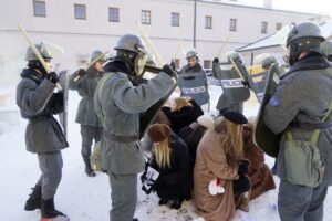 13.12.2021. Kielce. Inscenizacja stanu wojennego w Ośrodku Myśli Patriotycznej i Obywatelskiej / Piotr Kwaśniewski / Radio Kielce