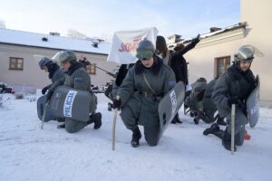 13.12.2021. Kielce. Inscenizacja stanu wojennego w Ośrodku Myśli Patriotycznej i Obywatelskiej / Piotr Kwaśniewski / Radio Kielce