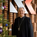 14.12.2021. Radio Kielce. Akcja „Choinka pod choinkę”. Na zdjęciu: bp Jan Piotrowski - ordynariusz Diecezji Kieleckiej / Piotr Kwaśniewski / Radio Kielce
