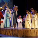 18.12.2021. Kielce. Pastorałka „Chwała Rodzinie Świętej” wystawiona przez osoby niepełnosprawne z Zespołu Inscenizacji Tanecznej „Uśmiech” / Marcin Marszałek / Radio Kielce