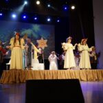 18.12.2021. Kielce. Pastorałka „Chwała Rodzinie Świętej” wystawiona przez osoby niepełnosprawne z Zespołu Inscenizacji Tanecznej „Uśmiech” / Marcin Marszałek / Radio Kielce