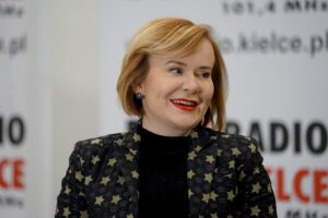 24.12.2021. Kielce. Życzenia dla słuchaczy Radia Kielce. Na zdjęciu: Anna Krupka - wiceminister sportu / Piotr Kwaśniewski / Radio Kielce