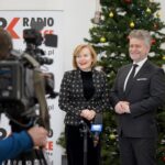 24.12.2021. Kielce. Życzenia dla słuchaczy Radia Kielce. Na zdjęciu (od lewej): Anna Krupka - wiceminister sportu i Krzysztof Słoń - senator PiS / Piotr Kwaśniewski / Radio Kielce
