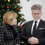 24.12.2021. Kielce. Życzenia dla słuchaczy Radia Kielce. Na zdjęciu (od lewej): Anna Krupka - wiceminister sportu i Krzysztof Słoń - senator PiS / Piotr Kwaśniewski / Radio Kielce