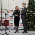 24.12.2021. Kielce. Życzenia dla słuchaczy Radia Kielce. Na zdjęciu (od lewej): Anna Krupka - wiceminister sportu i Krzysztof Słoń - senator PiS / Piotr Kwaśniewski / Radio Kielce