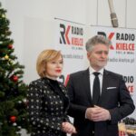24.12.2021. Kielce. Życzenia dla słuchaczy Radia Kielce. Na zdjęciu (od lewej): Anna Krupka - wiceminister sportu i Krzysztof Słoń - senator PiS / Piotr Kwaśniewski / Radio Kielce