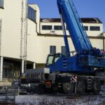 21.12.2021. Kielce. Dźwig przy Politechnice Świętokrzyskiej / Sebastian Kalwat / Radio Kielce