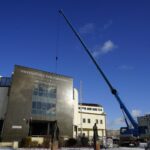 21.12.2021. Kielce. Dźwig przy Politechnice Świętokrzyskiej / Sebastian Kalwat / Radio Kielce