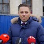 22.12.2021. Kielce. Świąteczny happening Teatru Lalki i Aktora „Kubuś”. Na zdjęciu: Marcin Chłodnicki - zastępca prezydenta Kielc / Piotr Kwaśniewski / Radio Kielce