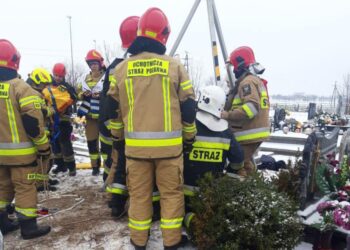 Straż, cmentarz, wypadek / OSP Rożental/FB