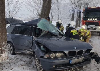 27.12.2021. Wypadek w miejscowości Podlechy / KP PSP Kętrzyn