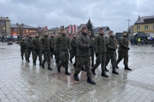 19.12.2021. Starachowice. Przysięga żołnierzy 10. Świętokrzyskiej Brygady Wojsk Obrony Terytorialnej / Anna Głąb / Radio Kielce