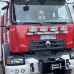 18.12.2021. Starachowice. Przekazanie nowego wozu ratowniczego strażakom z OSP na osiedlu Michałów / Anna Głąb / Radio Kielce