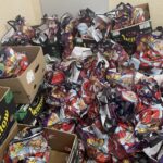 17.12.2021. Kielce. Odbiór paczek z żywnością i środkami czystości, które przygotowała na święta Caritas Diecezji Kieleckiej / Iwona Murawska / Radio Kielce