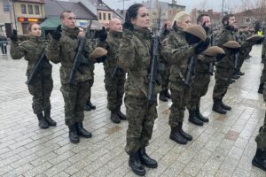 19.12.2021. Starachowice. Przysięga żołnierzy 10. Świętokrzyskiej Brygady Wojsk Obrony Terytorialnej / Anna Głąb / Radio Kielce