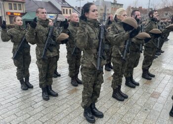 19.12.2021. Starachowice. Przysięga żołnierzy 10. Świętokrzyskiej Brygady Wojsk Obrony Terytorialnej / Anna Głąb / Radio Kielce