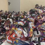 17.12.2021. Kielce. Odbiór paczek z żywnością i środkami czystości, które przygotowała na święta Caritas Diecezji Kieleckiej / Iwona Murawska / Radio Kielce