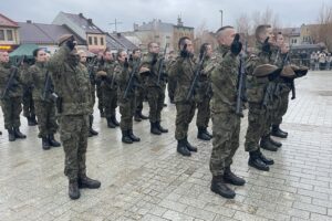 19.12.2021. Starachowice. Przysięga żołnierzy 10. Świętokrzyskiej Brygady Wojsk Obrony Terytorialnej / Anna Głąb / Radio Kielce