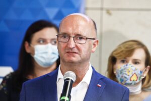 16.08.2021. Skarżysko-Kamienna. Otwarcie dworca kolejowego. Na zdjęciu: Piotr Wawrzyk - wiceminister spraw zagranicznych / Jarosław Kubalski / Radio Kielce