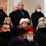 03.12.2021. Włoszczowa. Obchody 37. rocznicy protestu w obronie krzyży w Zespole Szkół Zawodowych. Msza święta / Jarosław Kubalski / Radio Kielce