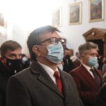 03.12.2021. Włoszczowa. Obchody 37. rocznicy protestu w obronie krzyży w Zespole Szkół Zawodowych. Msza święta. Na zdjęciu: Dariusz Czechowski - starosta włoszczowski / Jarosław Kubalski / Radio Kielce