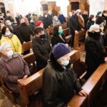 03.12.2021. Włoszczowa. Obchody 37. rocznicy protestu w obronie krzyży w Zespole Szkół Zawodowych. Msza święta / Jarosław Kubalski / Radio Kielce