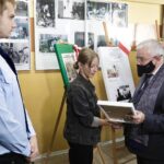 03.12.2021. Włoszczowa. Obchody 37. rocznicy protestu w obronie krzyży w Zespole Szkół Zawodowych. Akademia w Zespole Szkół  nr 3. Na zdjęciu (po prawej): poseł Krzysztof Lipiec / Jarosław Kubalski / Radio Kielce