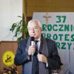 03.12.2021. Włoszczowa. Obchody 37. rocznicy protestu w obronie krzyży w Zespole Szkół Zawodowych. Akademia w Zespole Szkół  nr 3. Na zdjęciu: poseł Krzysztof Lipiec / Jarosław Kubalski / Radio Kielce