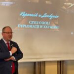 04.12.2021. Kielce. Spotkanie członków Świętokrzyskiej Szkoły Dyplomacji. Na zdjęciu: Arkady Rzegocki, szef Służby Zagranicznej w Ministerstwie Spraw Zagranicznych / Paweł Kwietniewski