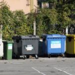 śmieci, kontenery, śmietnik / Radio Kielce