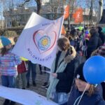 03.12.2021. Kielce. Korowód wolontariuszy / Iwona Murawska / Radio Kielce