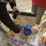 03.12.2021. Kielce. Przedświąteczna zbiórka żywności, zorganizowana przez Caritas / Iwona Murawska