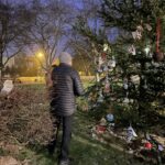 12.12.2021. Sandomierz. Wspólne ubieranie choinki przez mieszkańców miasta / Grażyna Szlęzak-Wójcik / Radio Kielce