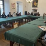 13.12.2021. Sandomierz. Spotkanie z uczniami w sandomierskim ratuszu z okazji 40. rocznicy wprowadzenia stanu wojennego w Polsce / Grażyna Szlęzak-Wójcik / Radio Kielce