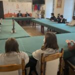 13.12.2021. Sandomierz. Spotkanie z uczniami w sandomierskim ratuszu z okazji 40. rocznicy wprowadzenia stanu wojennego w Polsce / Grażyna Szlęzak-Wójcik / Radio Kielce